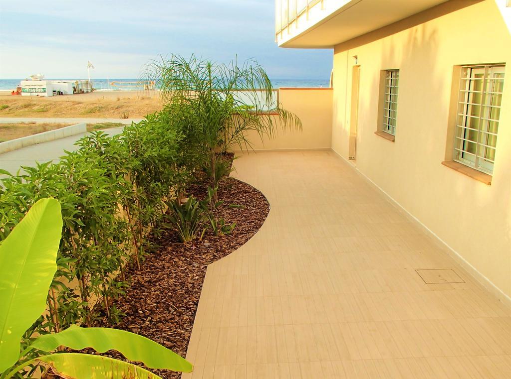 Apartamentos Voramar กาสเตย์เดเฟลส์ ภายนอก รูปภาพ