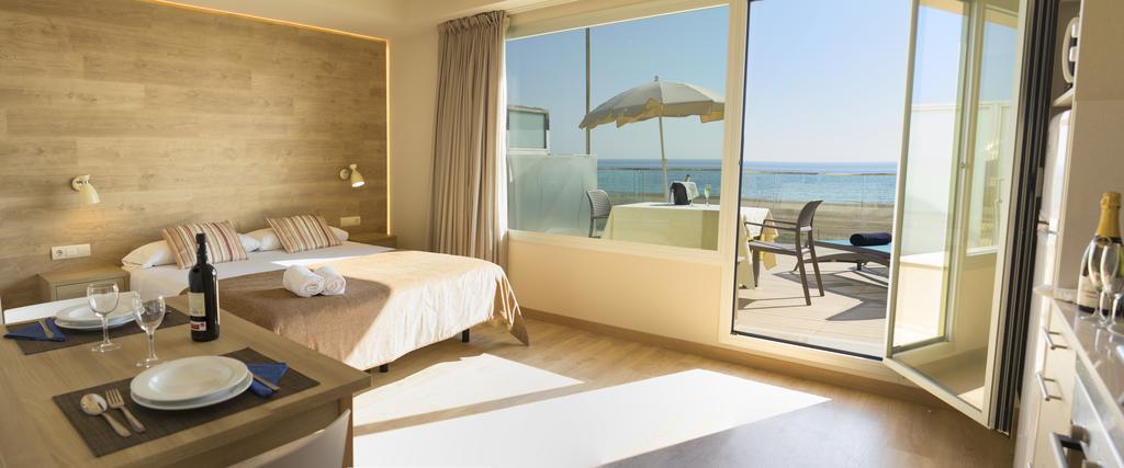 Apartamentos Voramar กาสเตย์เดเฟลส์ ภายนอก รูปภาพ