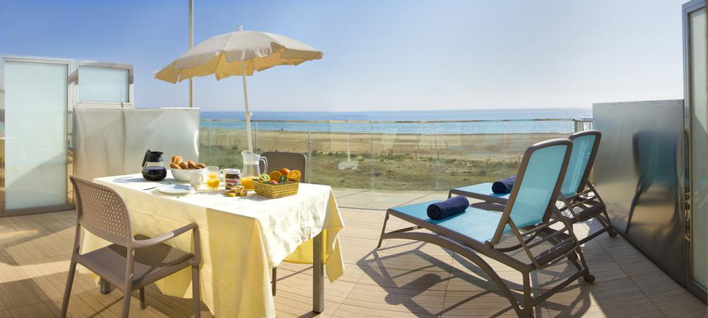 Apartamentos Voramar กาสเตย์เดเฟลส์ ภายนอก รูปภาพ
