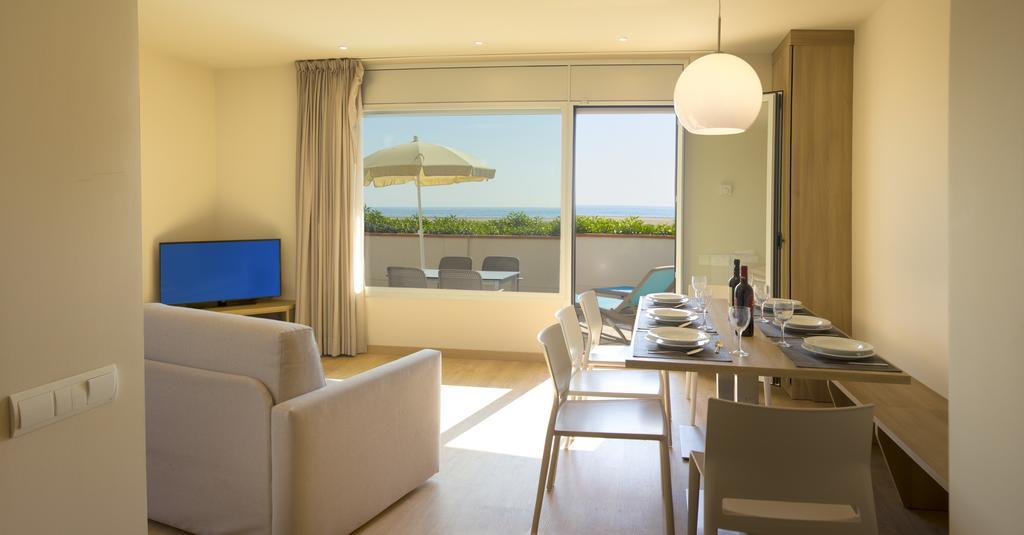 Apartamentos Voramar กาสเตย์เดเฟลส์ ภายนอก รูปภาพ