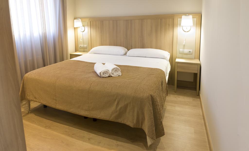 Apartamentos Voramar กาสเตย์เดเฟลส์ ภายนอก รูปภาพ