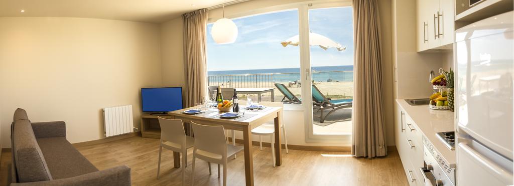 Apartamentos Voramar กาสเตย์เดเฟลส์ ภายนอก รูปภาพ